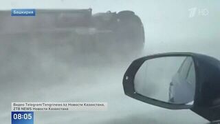 В Башкирии на трассе ураганом сдуло газель: кадры