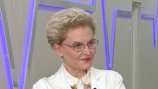 Елена Малышева принимает поздравления с днем рождения