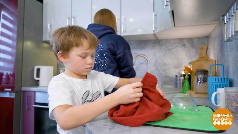 Папа вам не мама, с ним вымоем посуду! Играючи… Доброе утро. Фрагмент выпуска от 14.03.2026