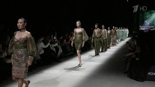 Дизайнеры со всего мира представляют свои коллекции на Московской неделе моды