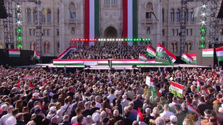 Десятки тысяч человек вышли на улицы Будапешта для участия в «Марше мира»