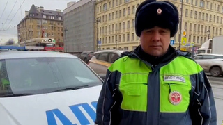 Легковушка выехала на тротуар и сбила трех пешеходов в центре Санкт-Петербурга