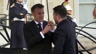 Зеленский пытается напомнить своим европейским спонсорам про Украину