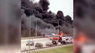 На трассе Ростов — Таганрог бензовоз вылетел на встречную полосу и протаранил несколько легковых автомобилей