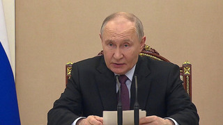 России необходимо вернуться на траекторию устойчивого экономического роста, заявил Владимир Путин