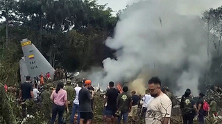 Число погибших в результате крушения военно-транспортного самолета в Колумбии выросло до 66