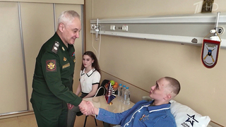 Глава Минобороны вручил Золотую Звезду участнику СВО Сергею Ярашеву