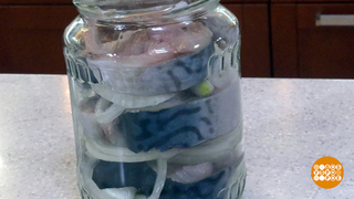 Маринуем свежую скумбрию в банке. Доброе утро. Фрагмент