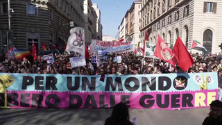 Масштабные антивоенные акции проходят по всему миру