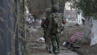 Российские бойцы расширяют полосу безопасности у Курского приграничья