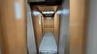 Лифт с подростком сорвался с 14 этажа в Красноярске