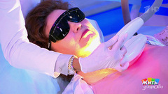 Глубина декольте: можно ли замаскировать возраст? Жить здорово! Фрагмент 