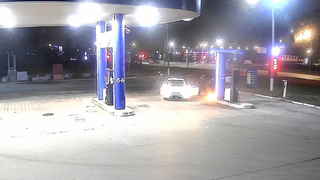 Пенсионерка пыталась поджечь АЗС в Петербурге по указке мошенников: видео