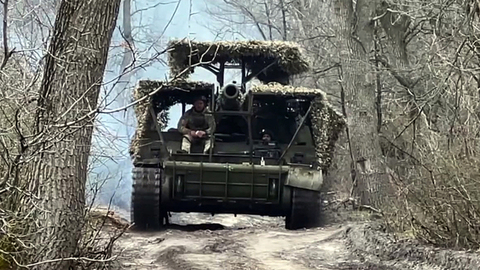 На севере ДНР в районе Красного Лимана артиллеристы громят укрепления украинских боевиков