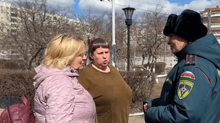 Пассажиров сошедшего с рельсов поезда встретили на станциях сотрудники МЧС: видео