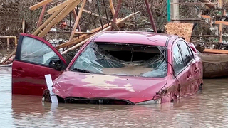 Женщина с ребенком погибли в унесенной течением машине в Дагестане: кадры