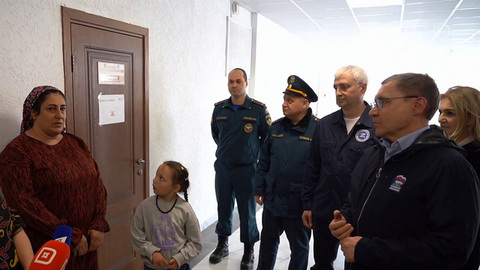 Владимир Якушев приехал в один из пунктов временного размещения в Дагестане