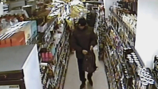 Захотел сладкой жизни: в Москве мужчина украл из магазина почти 100 плиток шоколада