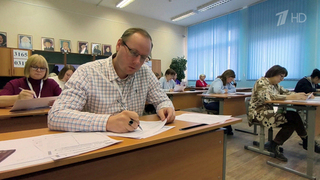Сегодня родители школьников снова сели за парты, чтобы сдать ЕГЭ по русскому языку