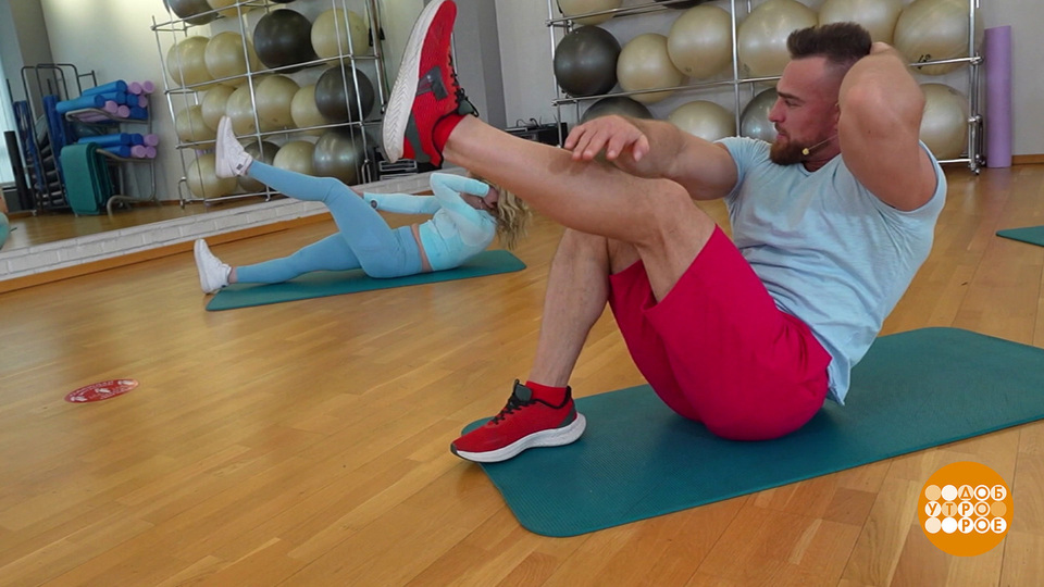 Фитнес-разминка: обойдемся без тренажера. Доброе утро. Фрагмент выпуска от 10.04.2026