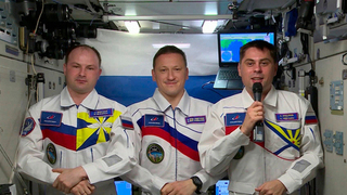 Космонавты с орбиты МКС поздравили россиян с Днем космонавтики: видео