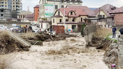 Пострадавшим от паводков в Дагестане помогают со всей страны