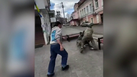 В Луцке группа подростков напала на патруль ТЦК