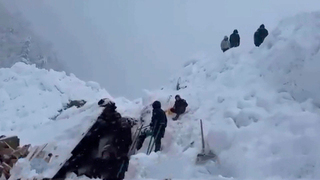 Появились кадры из Дагестана, где сошедшая лавина накрыла женщину и ребенка