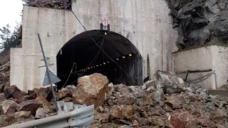 Обрушение породы завалило выезд из тоннеля в Северной Осетии: кадры