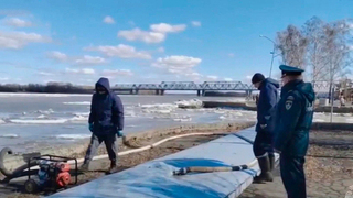 Весенний ледоход сломал ограждения и скамейки на набережной Томска: кадры