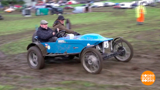 Ретрогонки: эти машины грязи не боятся. Доброе утро. Фрагмент