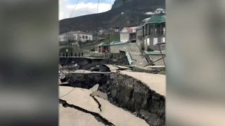 В российских регионах борются с последствиями оползней и подтоплений