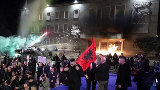 Волна протестов захлестнула столицу Албании