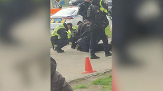 На Украине разгорается скандал вокруг полицейских, которые в момент ЧП оставили без защиты маленького ребенка