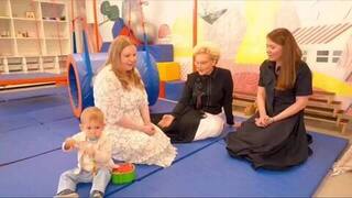 Ракова и Малышева посетили Центр ранней помощи в Морозовской больнице