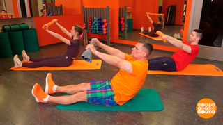 Фитнес-разминка: полотенце вместо тренажера. Доброе утро. Фрагмент 