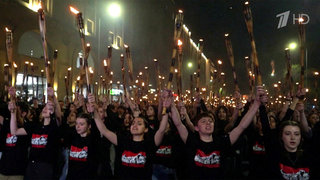 В Ереване ночью тысячи людей вышли на факельное шествие по случаю 111-й годовщины геноцида армян