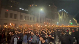 В Ереване тысячи людей вышли на улицы, чтобы почтить память жертв геноцида армян в Османской империи