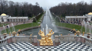 В Петергофе стартовал долгожданный сезон фонтанов