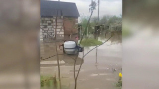 Кадры непогоды из разных регионов России