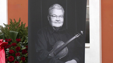 Музыканта Сергея Стадлера похоронили на Смоленском кладбище