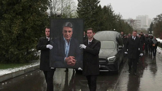 На Троекуровском кладбище в Москве простились с Алексеем Пимановым.