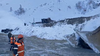 Появились кадры с места схода лавины на руднике в Бурятии