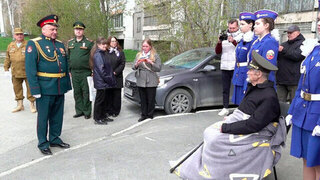 Персональный парад Победы провели для ветерана Великой Отечественной войны Дмитрия Николаевича Суворова