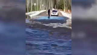 Трассы уходят под воду в Красноярском крае из-за аномального потепления: кадры