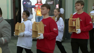 У Могилы Неизвестного Солдата в Москве стартовала акция «Огонь памяти»