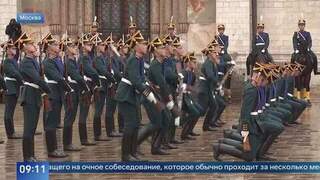 Караульный рассказал, что чувствует во время прохождения по «взлетке» к Вечному огню