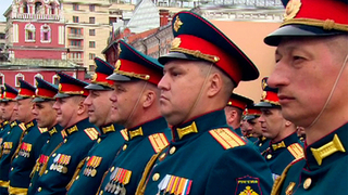 Главные гости парада на Красной площади — ветераны Великой Отечественной и участники СВО