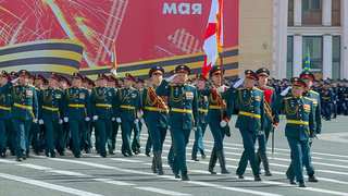Военные парады прошли сегодня во многих российских городах