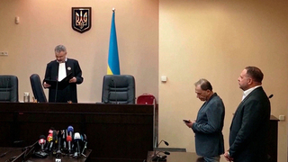 Киевский суд отправил Ермака под арест и запретил общаться с личной гадалкой